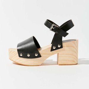 Intentionally Blank TULA Clog Sandal size 10